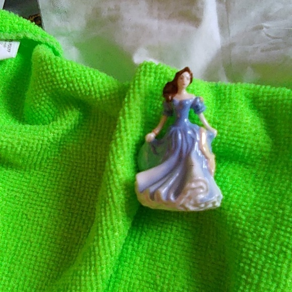 Royal Dolton Miniature Figurine (Rebecca) - Picture 8 of 9